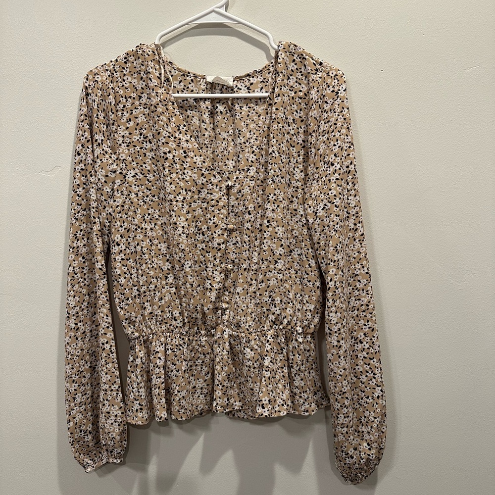 Sienna Sky Floral Print Beige Blouse. Size Large.